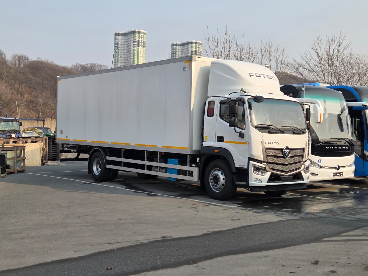 Foton Auman EST M18 с изотермическим фургоном (5750 мм колесная база)