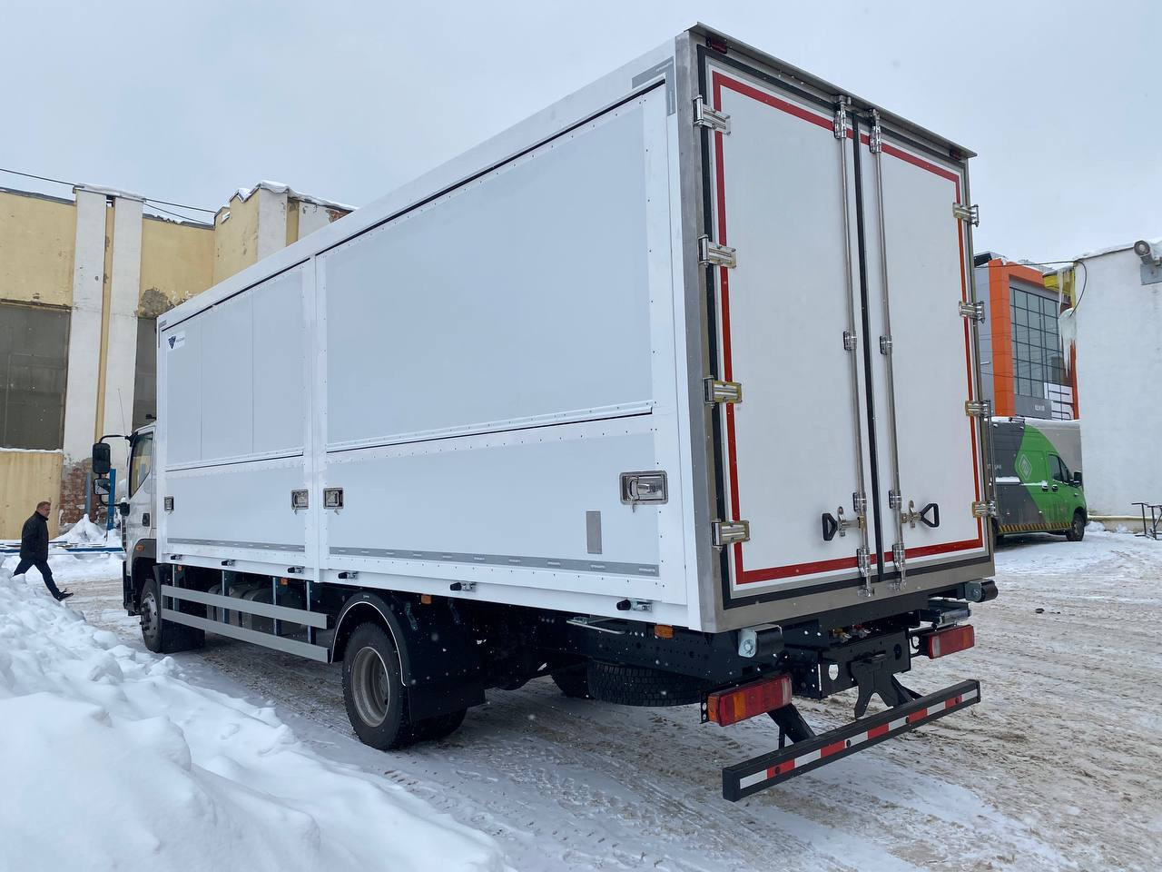 Фургон-бабочка на шасси Foton M 12 – в наличии и под заказ