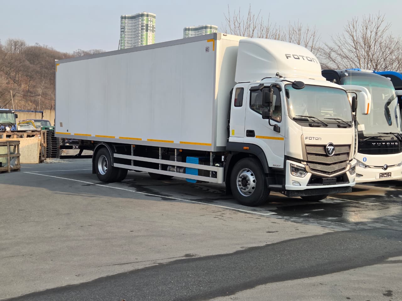 Foton Auman EST M18 с изотермическим фургоном (5750 мм колесная база)
