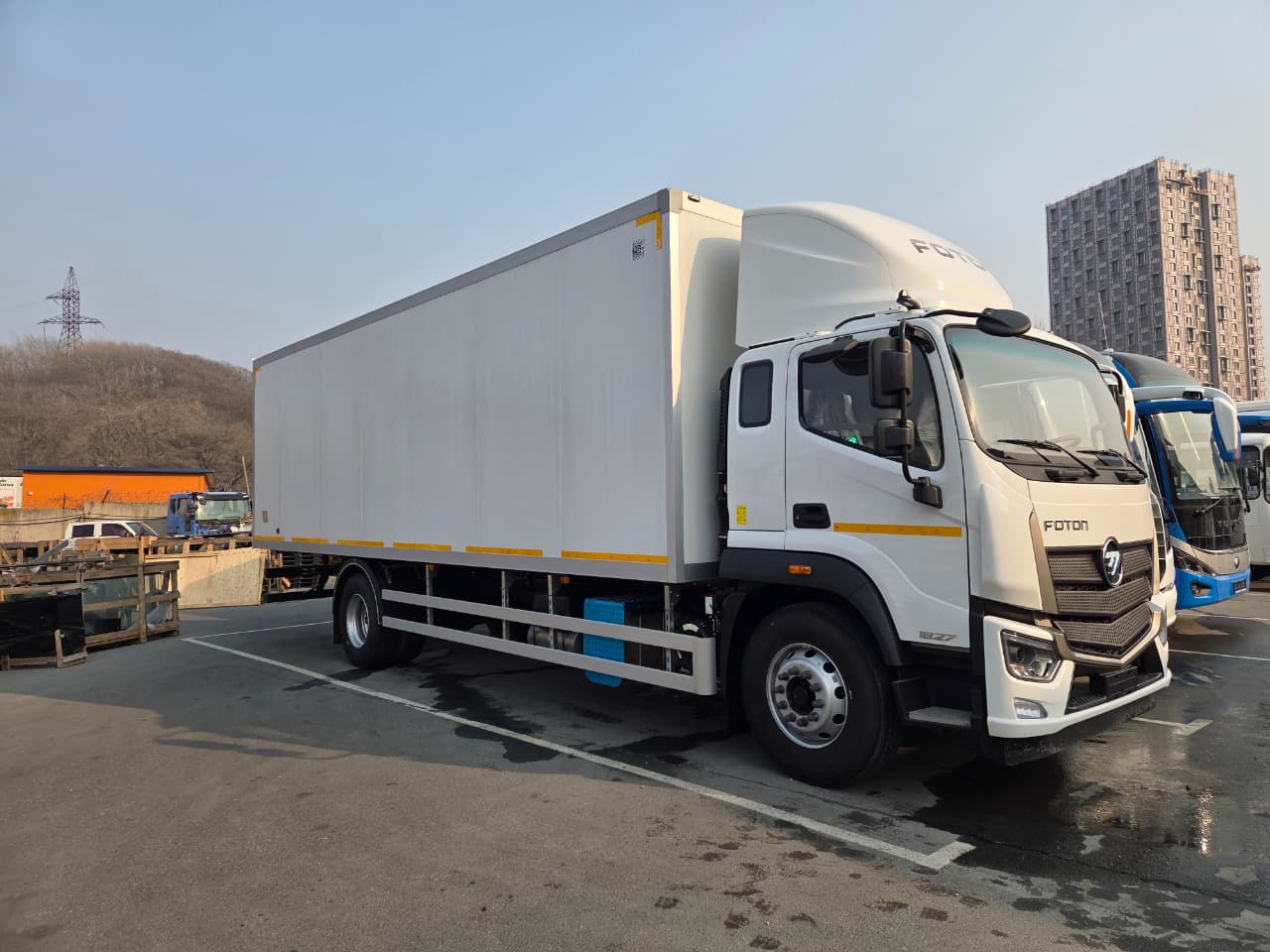 Foton Auman EST M18 с изотермическим фургоном (5750 мм колесная база)
