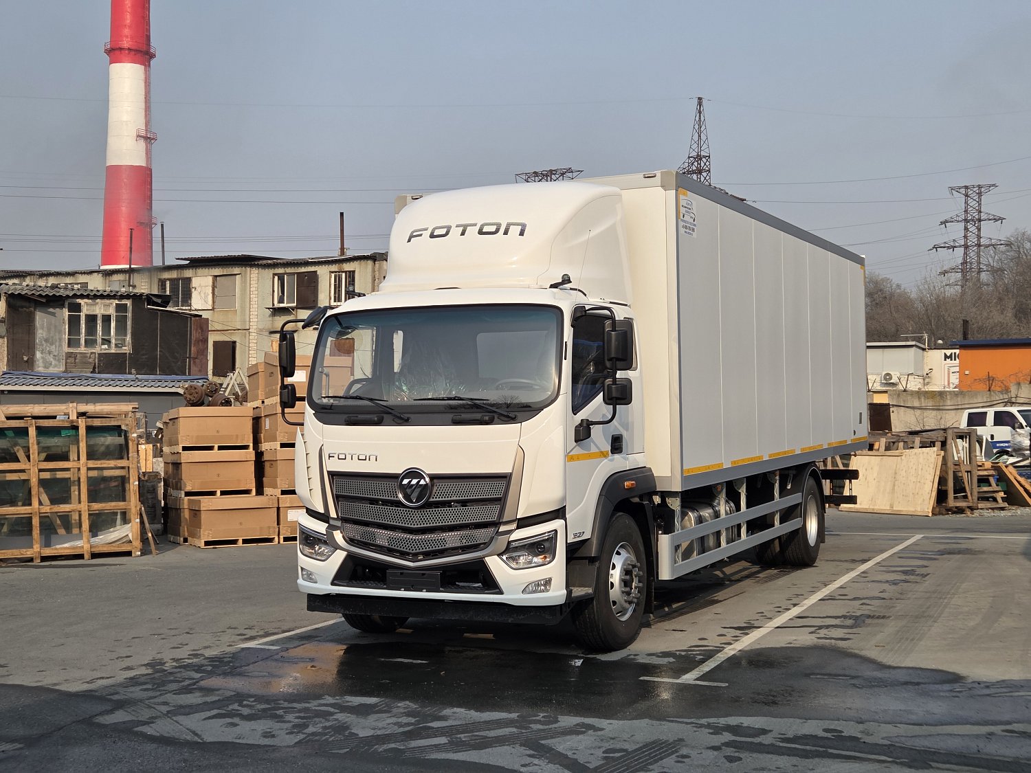Foton Auman EST M18 с изотермическим фургоном (5750 мм колесная база)