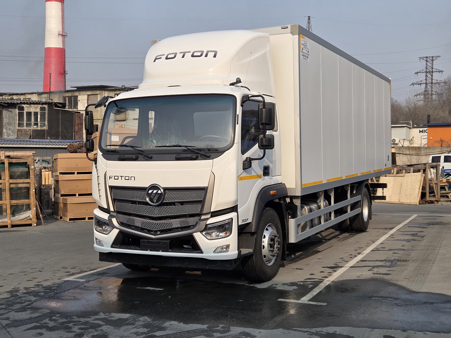 Foton Auman EST M18 с изотермическим фургоном (5750 мм колесная база)
