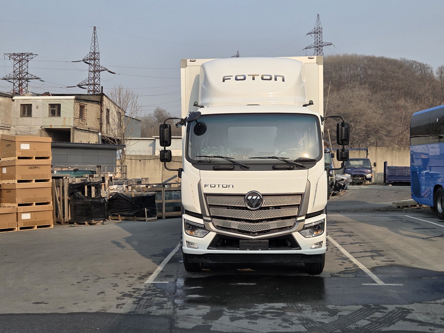 Foton Auman EST M18 с изотермическим фургоном (5750 мм колесная база)