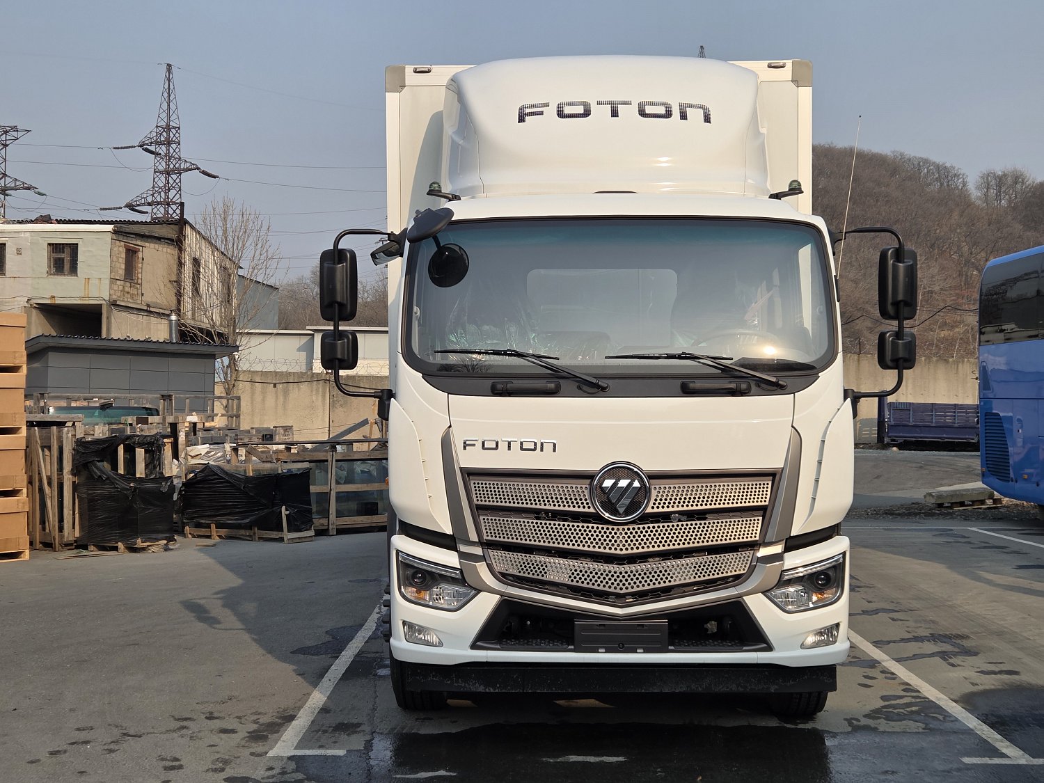 Foton Auman EST M18 с изотермическим фургоном (5750 мм колесная база)